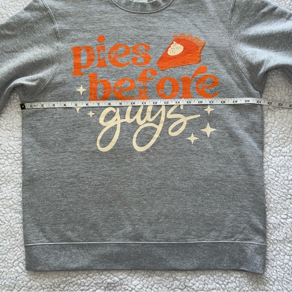 PIES BEFORE GUYS fall heather grey crewneck sweatshirt pumpkin oversized cozy M - Picture 6 of 7